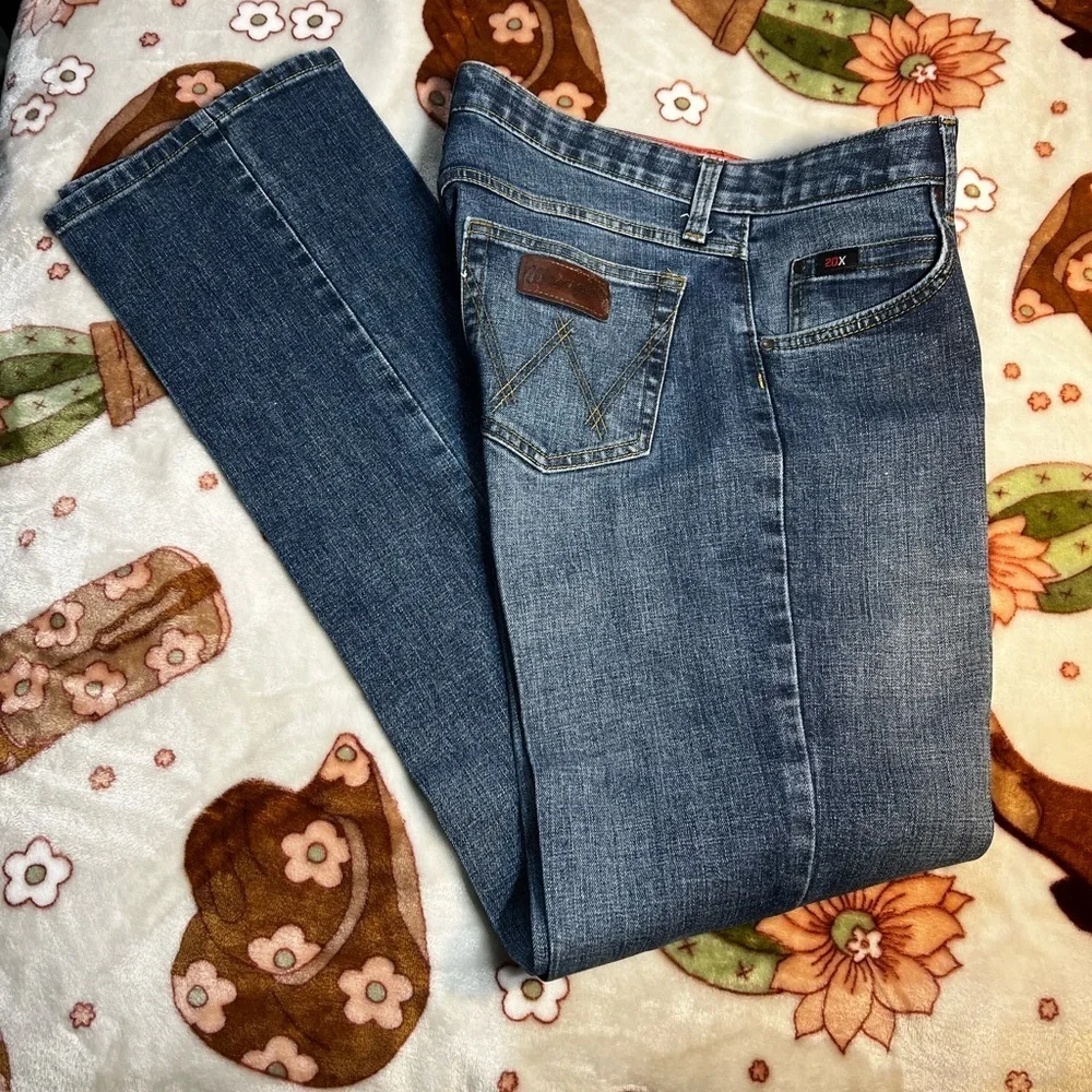 Wrangler Blue Straight Jeans with Classic Design